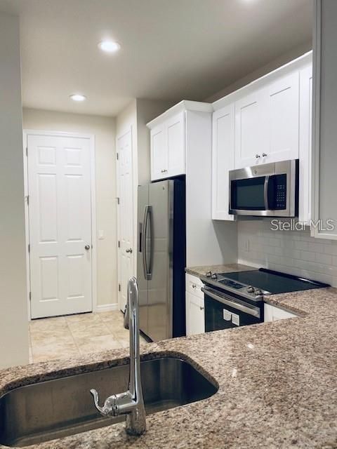 Active With Contract: $3,250 (3 beds, 2 baths, 1600 Square Feet)