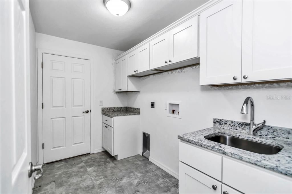 For Sale: $275,000 (3 beds, 2 baths, 1353 Square Feet)