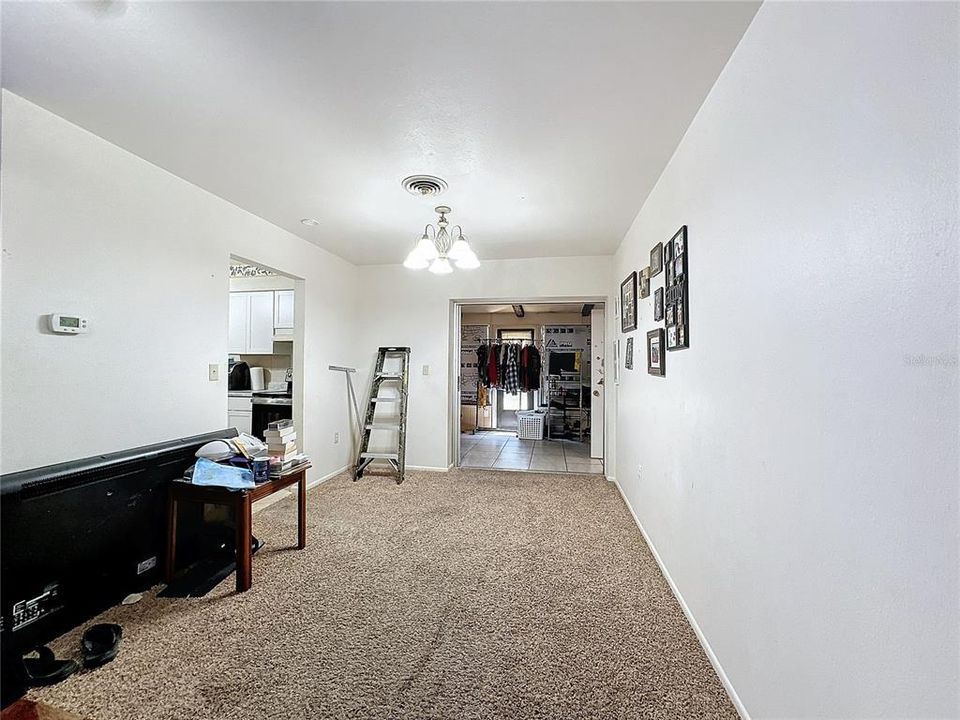 For Sale: $295,000 (2 beds, 2 baths, 1075 Square Feet)