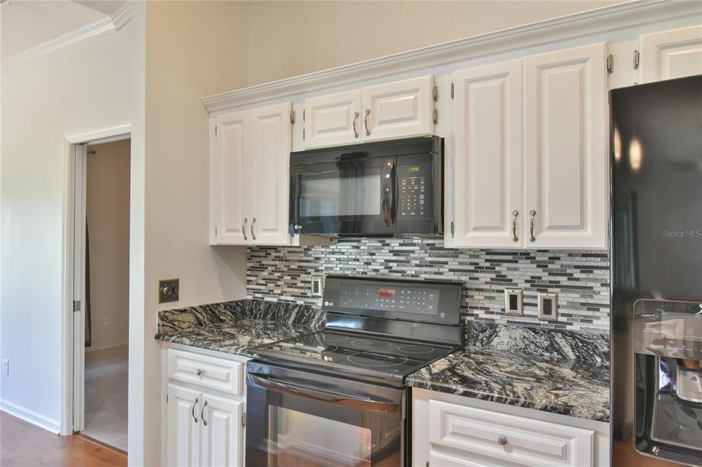 For Sale: $334,900 (2 beds, 2 baths, 1713 Square Feet)