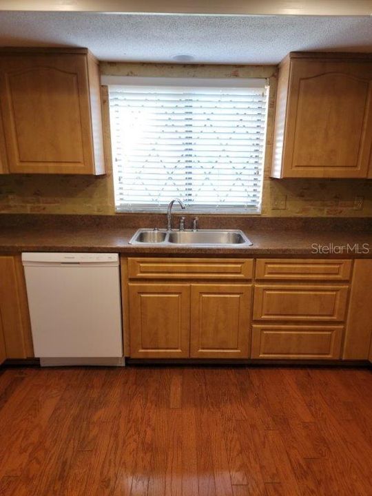For Sale: $180,000 (2 beds, 2 baths, 1294 Square Feet)