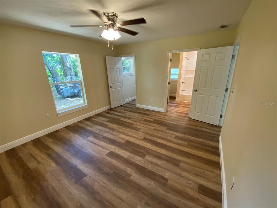For Sale: $275,000 (4 beds, 2 baths, 1560 Square Feet)