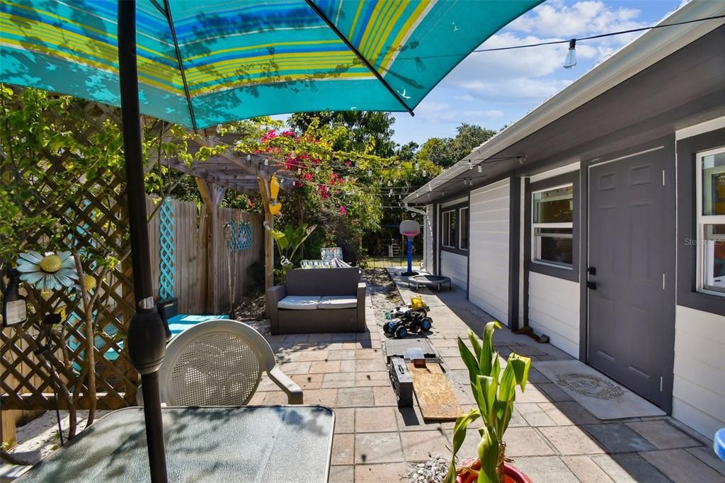 For Sale: $359,900 (3 beds, 2 baths, 1187 Square Feet)