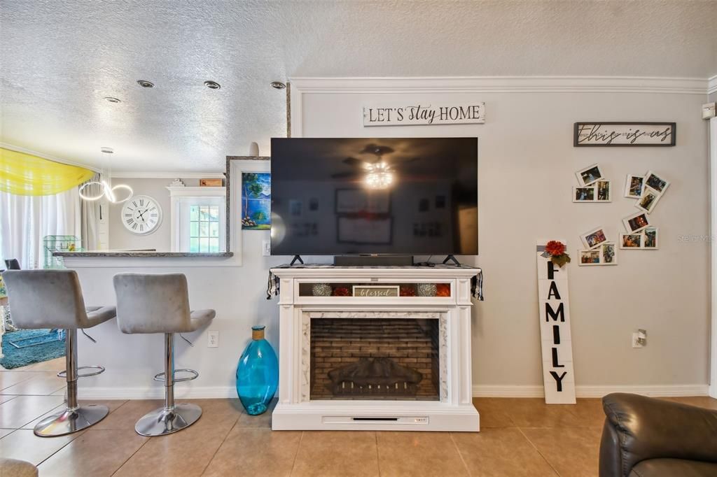 For Sale: $359,900 (3 beds, 2 baths, 1187 Square Feet)