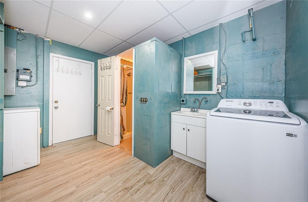 For Sale: $539,000 (3 beds, 2 baths, 1735 Square Feet)