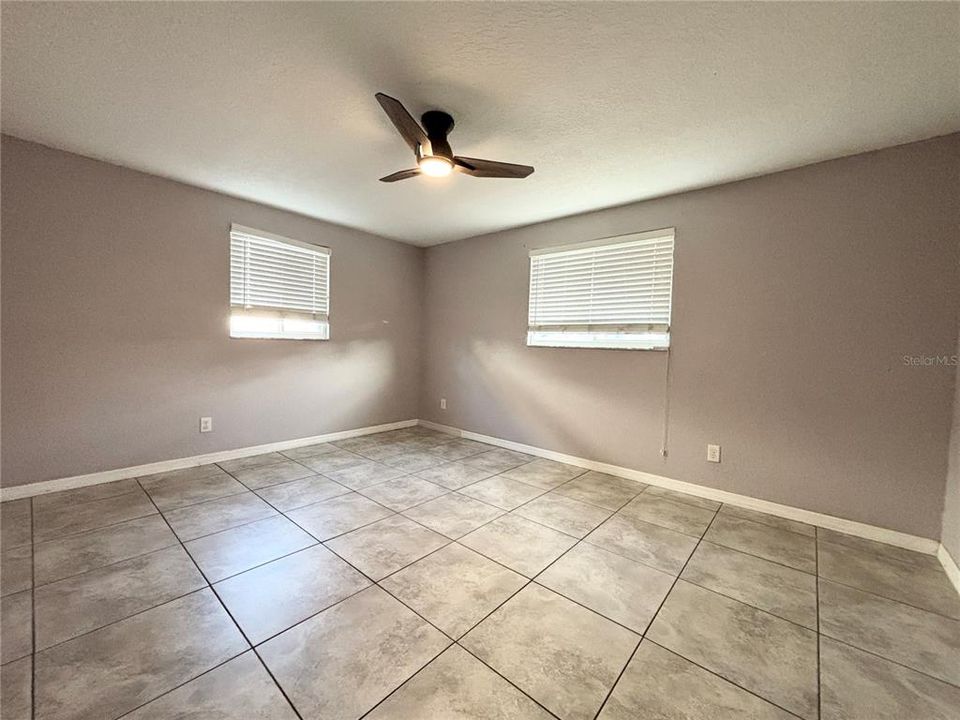 For Rent: $1,950 (2 beds, 1 baths, 1032 Square Feet)