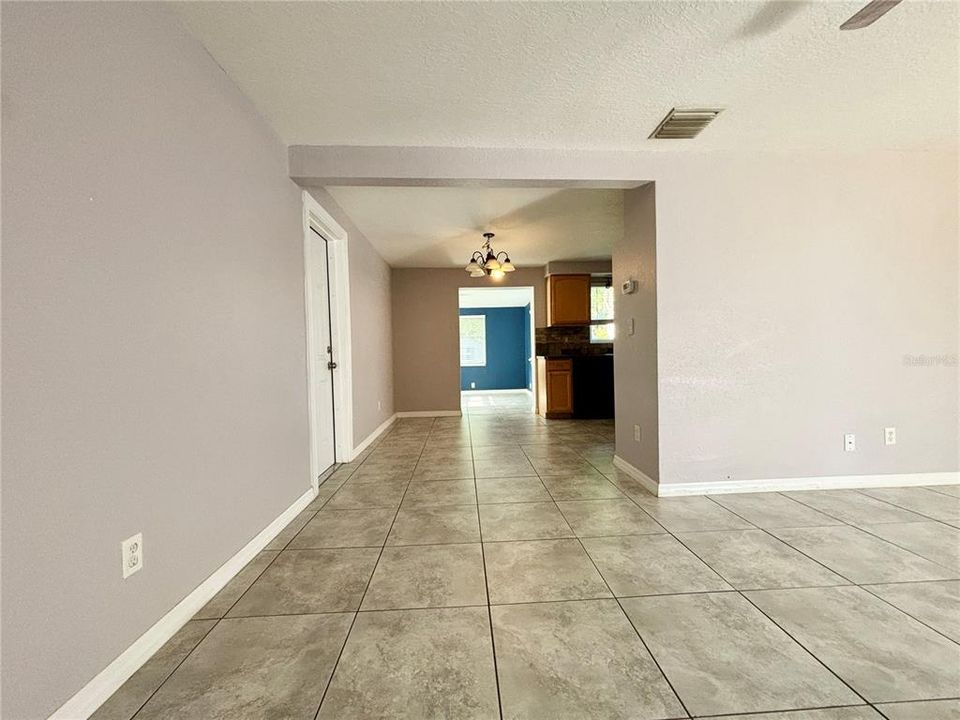 For Rent: $1,950 (2 beds, 1 baths, 1032 Square Feet)