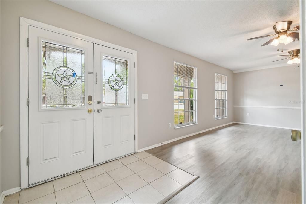 For Sale: $339,900 (4 beds, 2 baths, 1983 Square Feet)