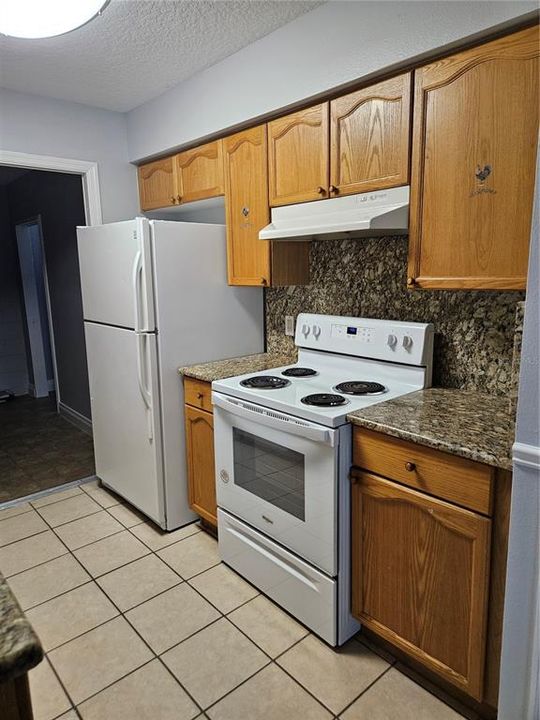Active With Contract: $1,800 (3 beds, 2 baths, 1370 Square Feet)