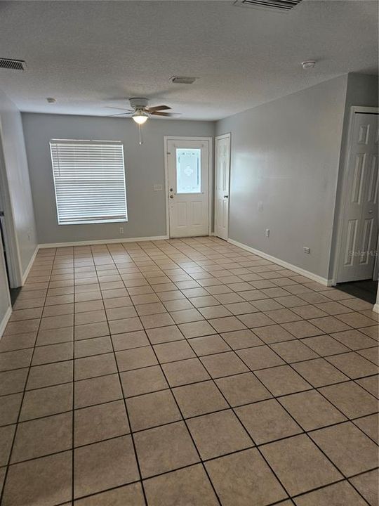 Recently Rented: $1,800 (3 beds, 2 baths, 1370 Square Feet)