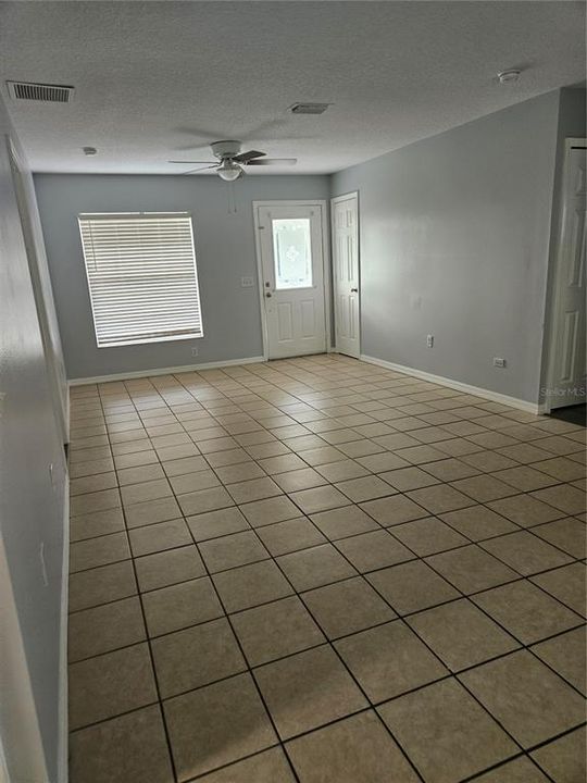 Recently Rented: $1,800 (3 beds, 2 baths, 1370 Square Feet)