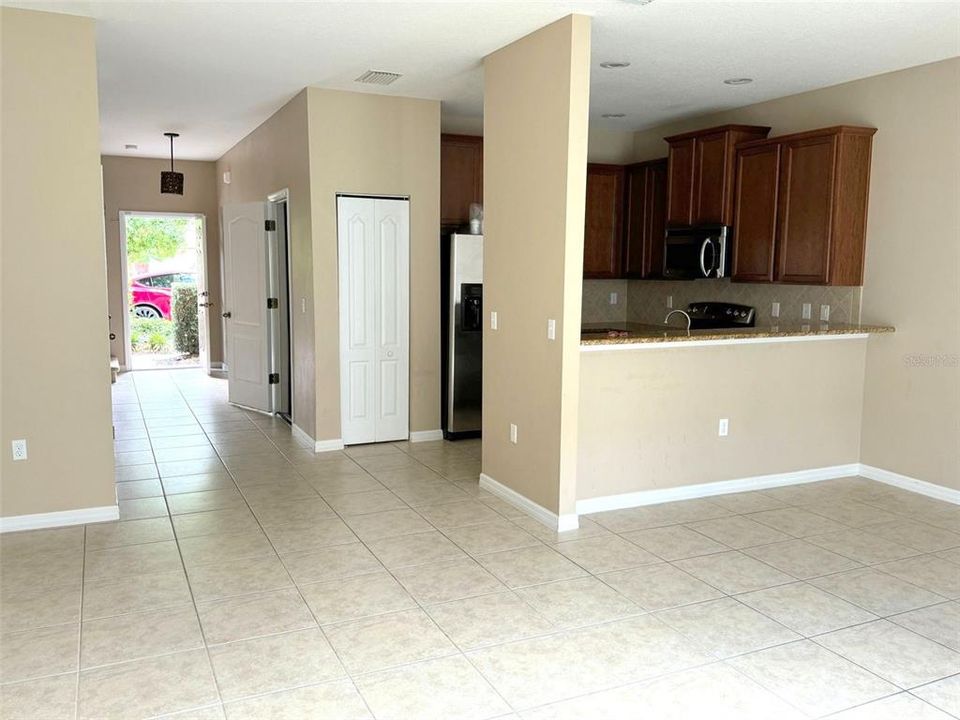 For Rent: $2,100 (3 beds, 2 baths, 1496 Square Feet)