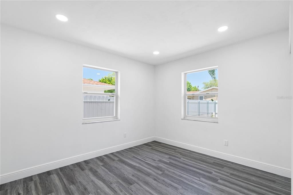 Active With Contract: $309,000 (3 beds, 2 baths, 1736 Square Feet)
