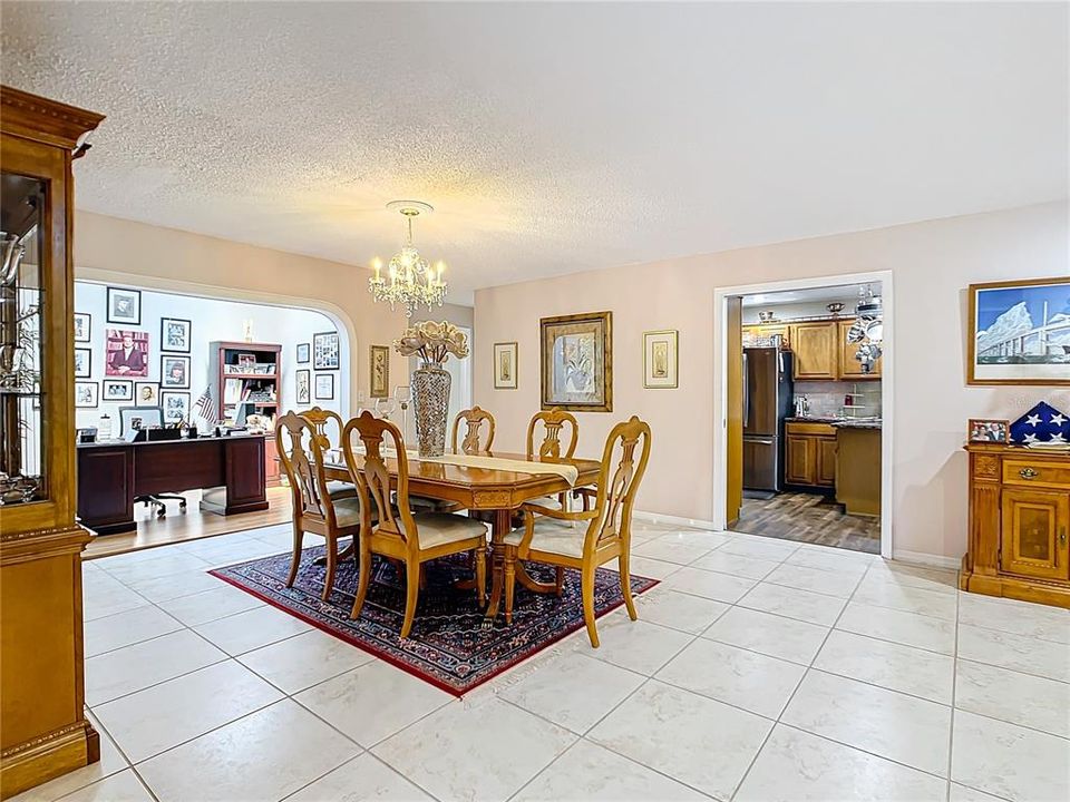 For Sale: $555,000 (2 beds, 2 baths, 2132 Square Feet)