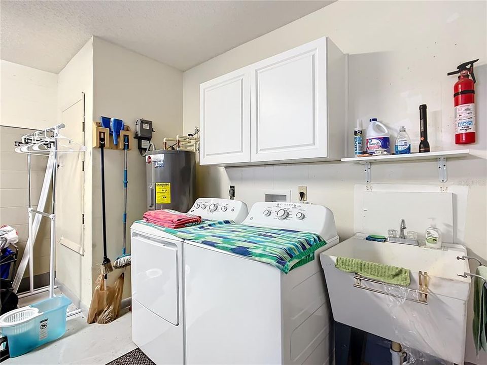 Active With Contract: $214,900 (2 beds, 2 baths, 1366 Square Feet)