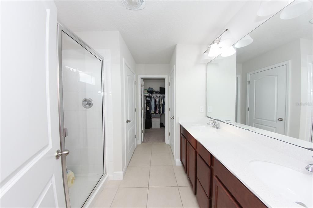 Active With Contract: $2,400 (3 beds, 2 baths, 1948 Square Feet)