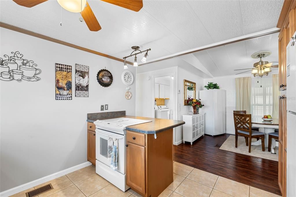 Active With Contract: $154,900 (2 beds, 2 baths, 1446 Square Feet)