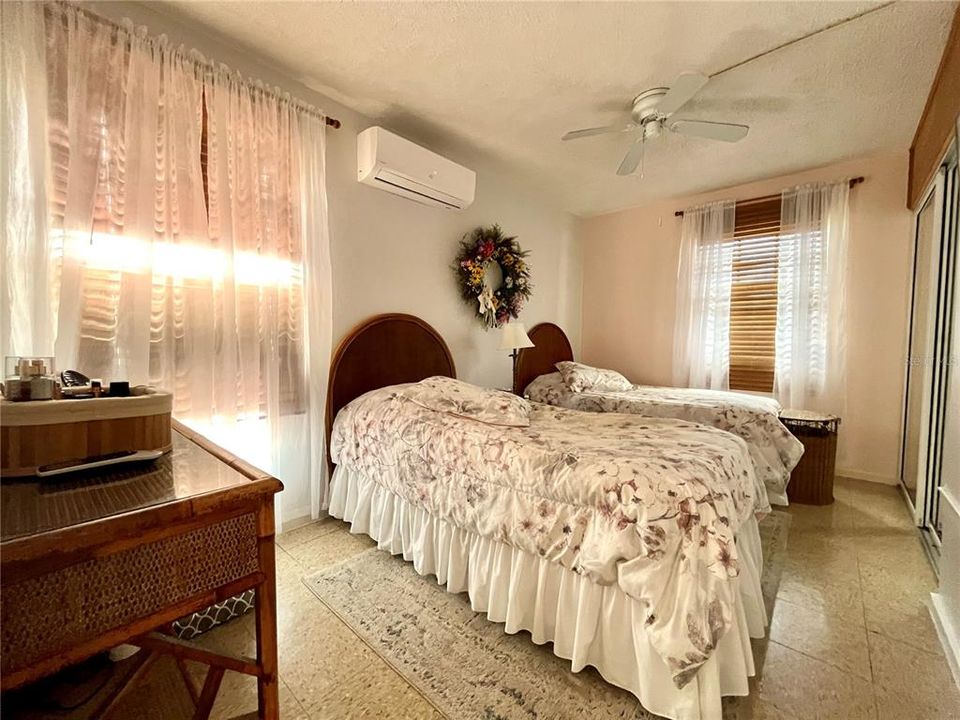 Vendido Recientemente: $237,000 (3 camas, 2 baños, 1720 Pies cuadrados)