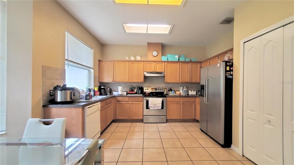 For Rent: $2,949 (4 beds, 2 baths, 2529 Square Feet)