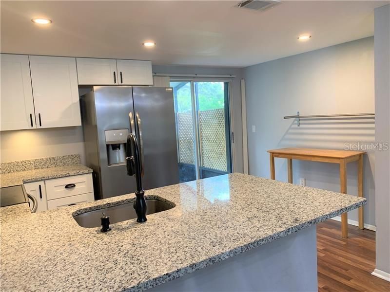 For Rent: $1,999 (2 beds, 2 baths, 1161 Square Feet)