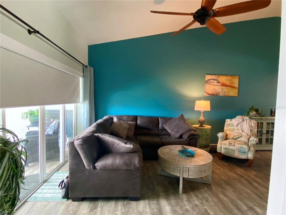 For Sale: $245,000 (2 beds, 2 baths, 1250 Square Feet)