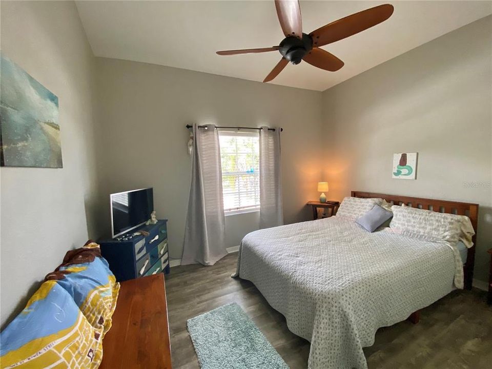 For Sale: $245,000 (2 beds, 2 baths, 1250 Square Feet)