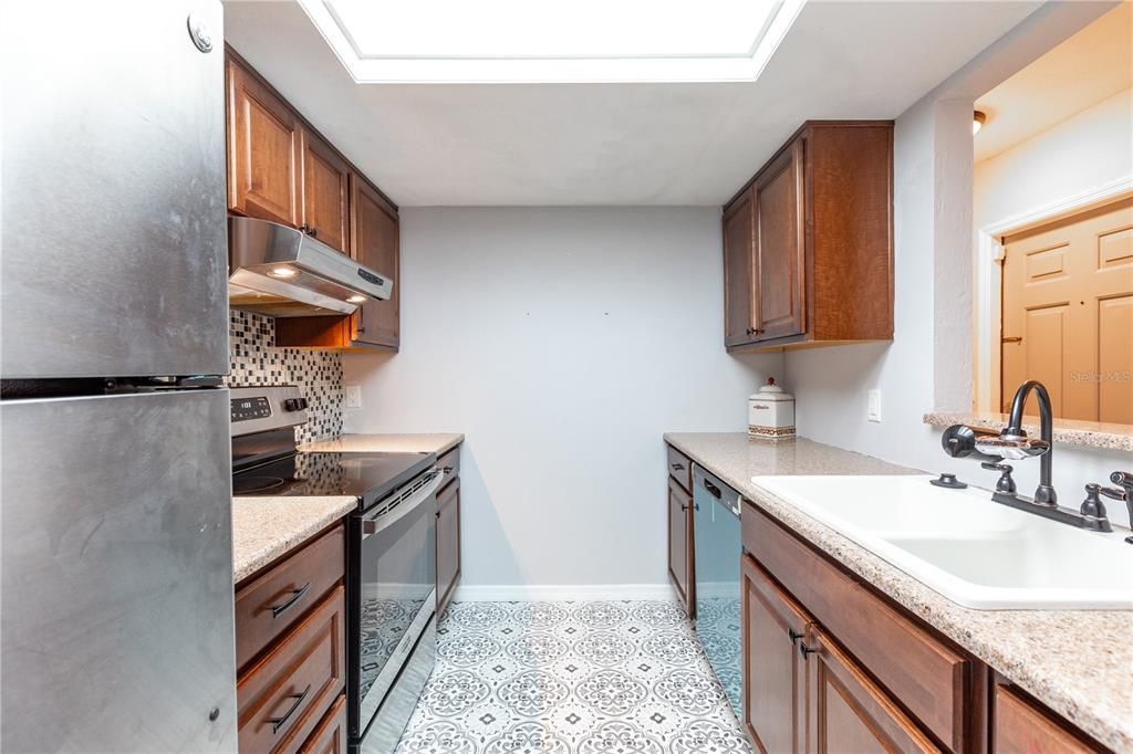 For Sale: $205,000 (2 beds, 2 baths, 1106 Square Feet)