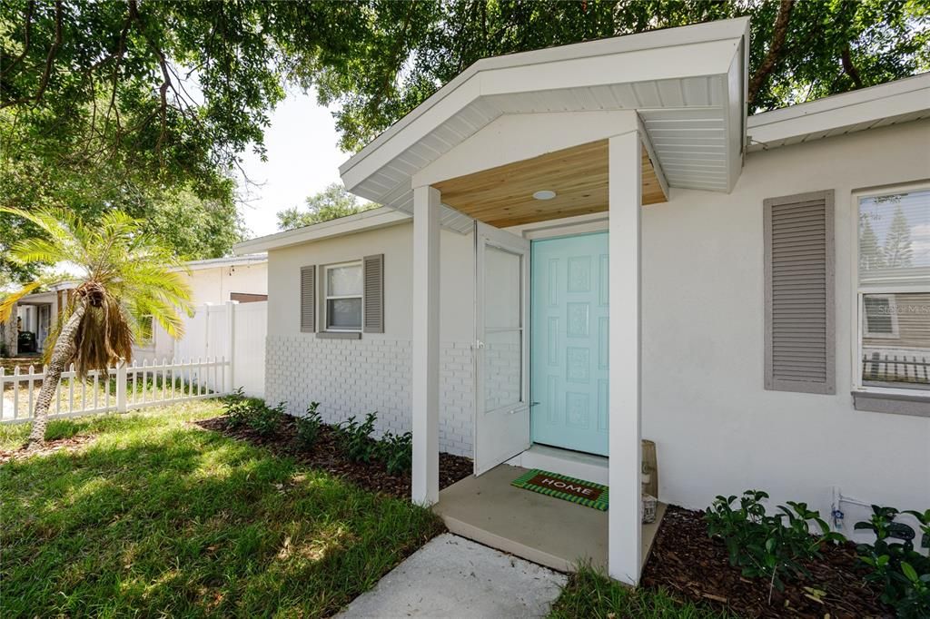 For Sale: $360,000 (3 beds, 1 baths, 976 Square Feet)