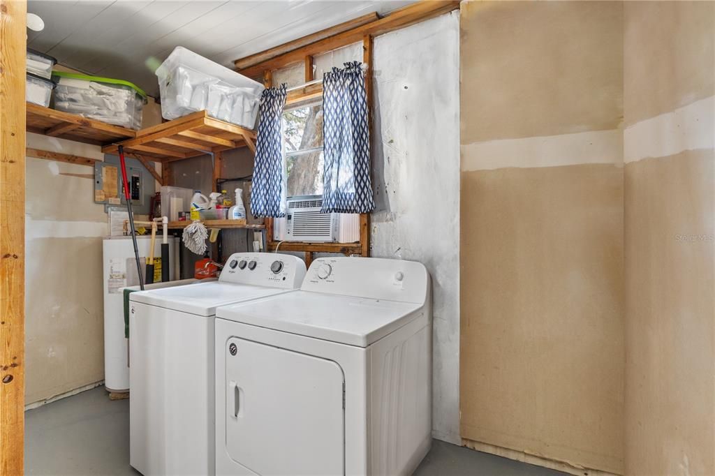 For Sale: $150,000 (3 beds, 2 baths, 1016 Square Feet)