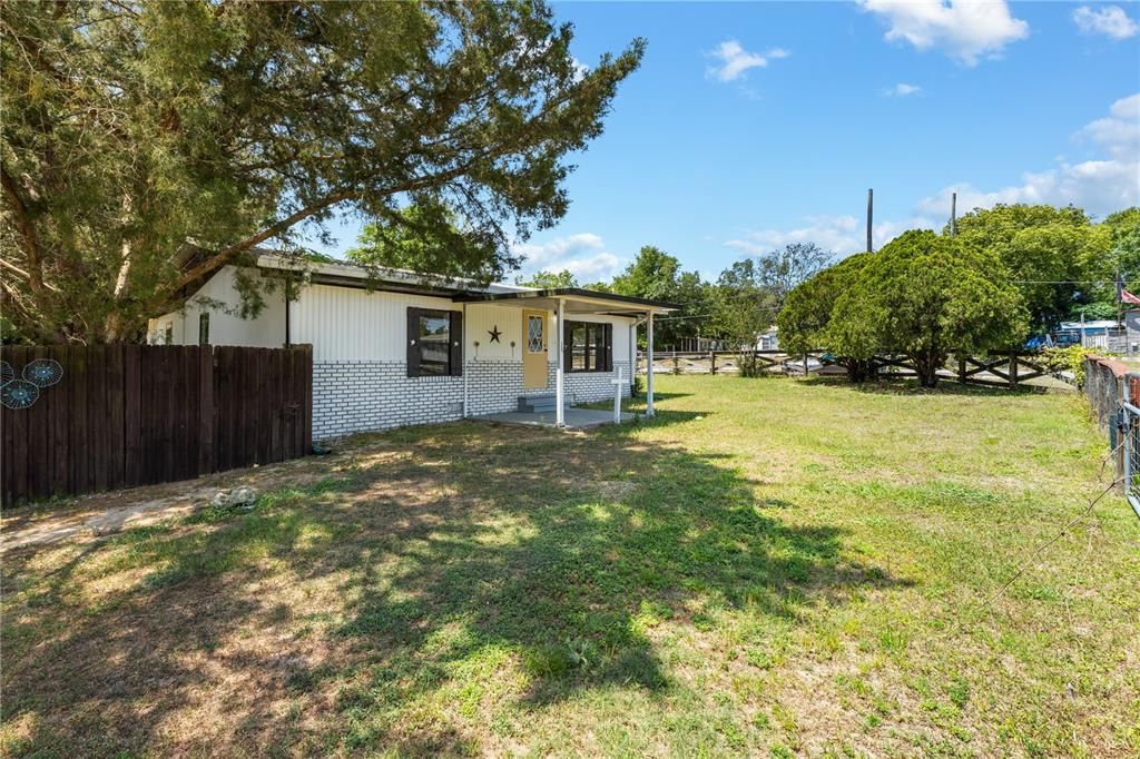 Active With Contract: $140,000 (3 beds, 2 baths, 1016 Square Feet)