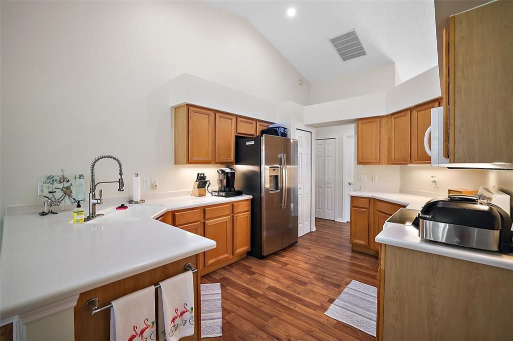 Active With Contract: $349,900 (2 beds, 2 baths, 1777 Square Feet)