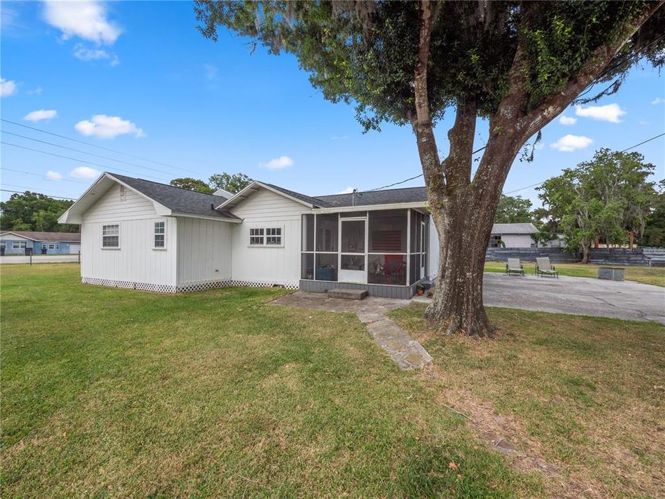 For Sale: $369,000 (3 beds, 2 baths, 1965 Square Feet)