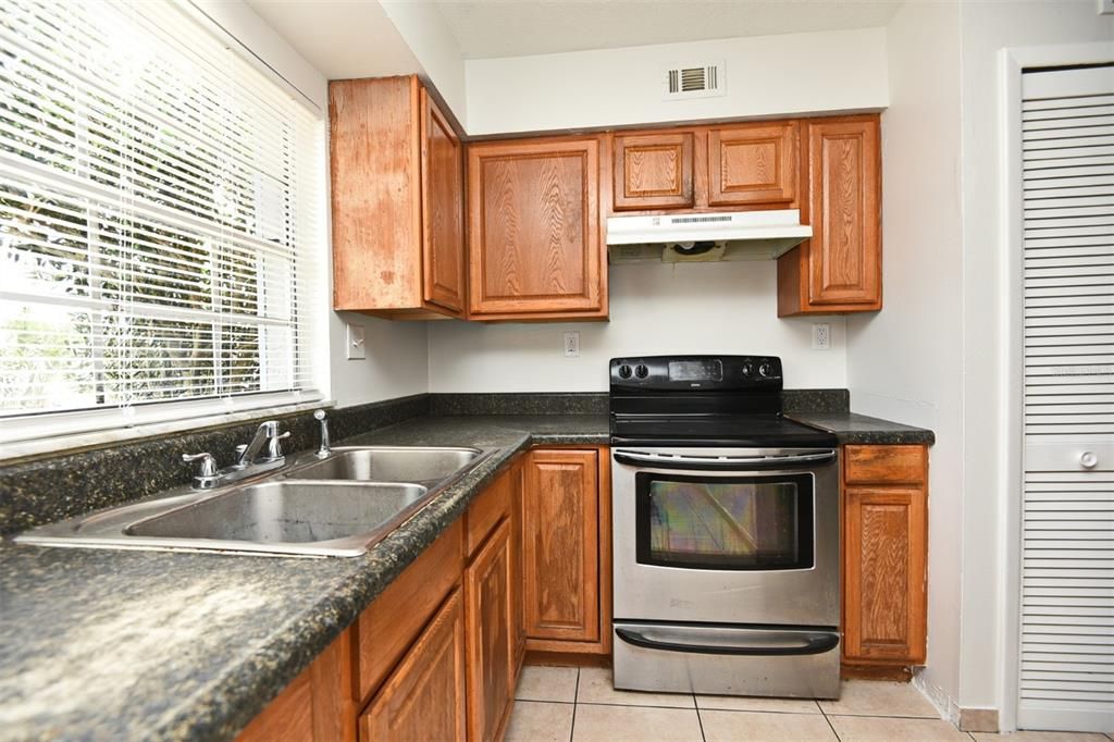 For Rent: $1,695 (2 beds, 2 baths, 1036 Square Feet)
