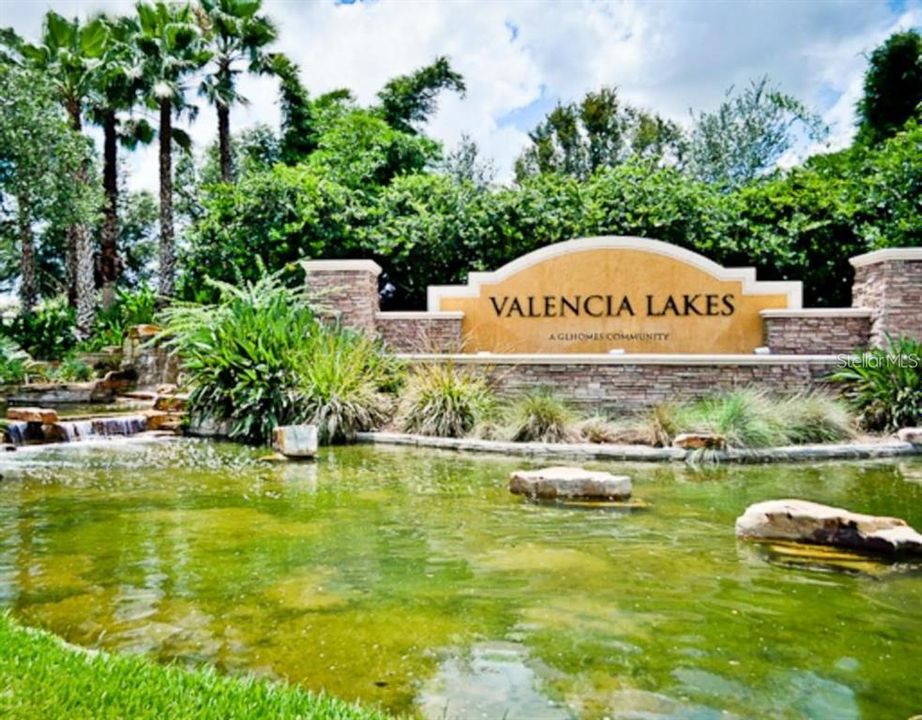 Welcome to the +55 community of Valencia Lakes