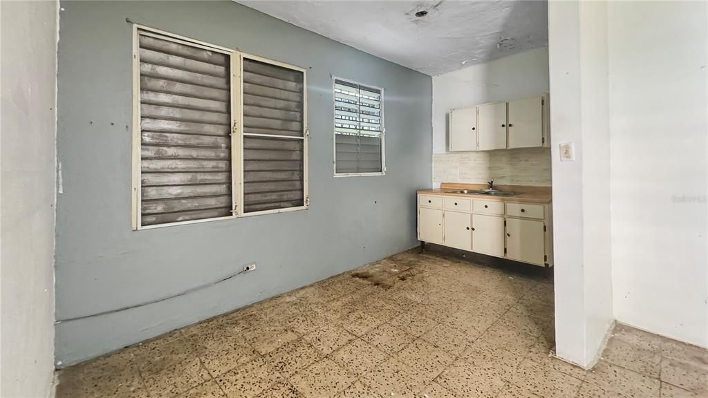 Active With Contract: $85,000 (3 beds, 1 baths, 1130 Square Feet)