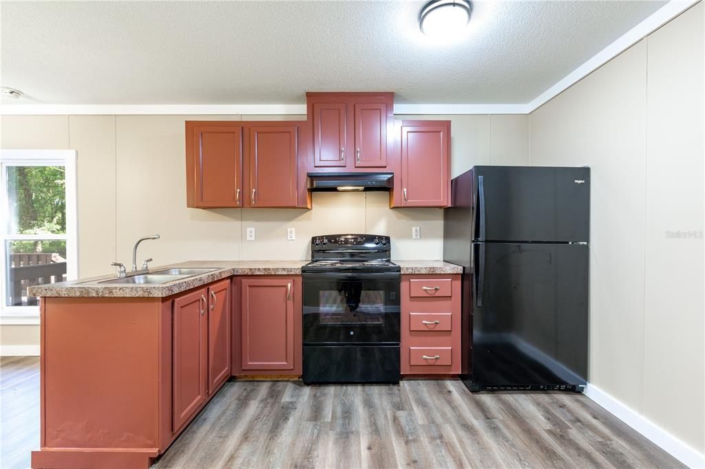 Active With Contract: $229,900 (2 beds, 2 baths, 728 Square Feet)