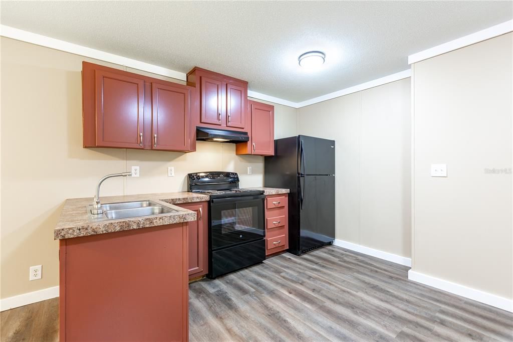 For Sale: $229,900 (2 beds, 2 baths, 728 Square Feet)