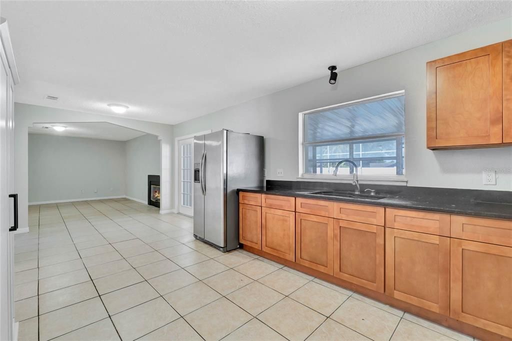 Active With Contract: $475,000 (5 beds, 2 baths, 2930 Square Feet)