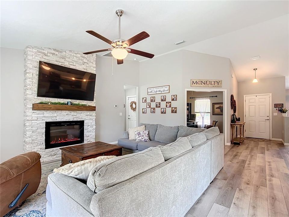 For Sale: $474,900 (3 beds, 2 baths, 1781 Square Feet)