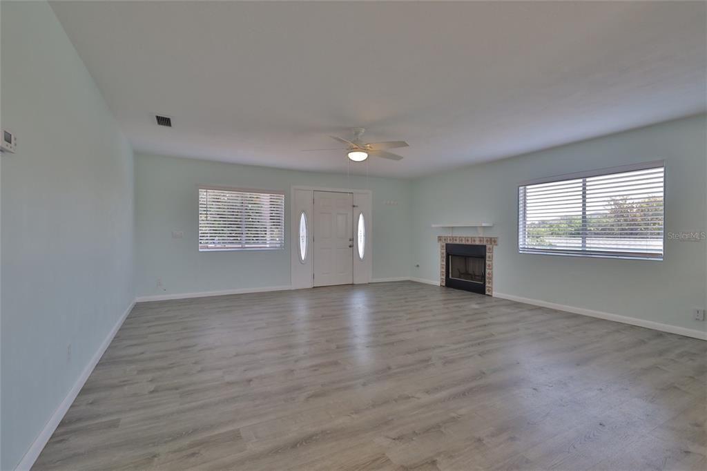 Active With Contract: $625,000 (2 beds, 2 baths, 1080 Square Feet)
