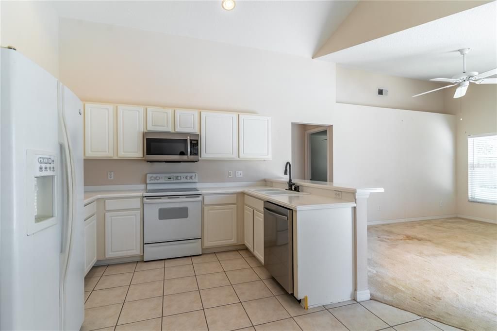 Active With Contract: $375,000 (3 beds, 2 baths, 1704 Square Feet)