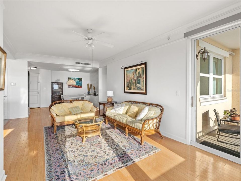 For Sale: $749,000 (1 beds, 1 baths, 990 Square Feet)