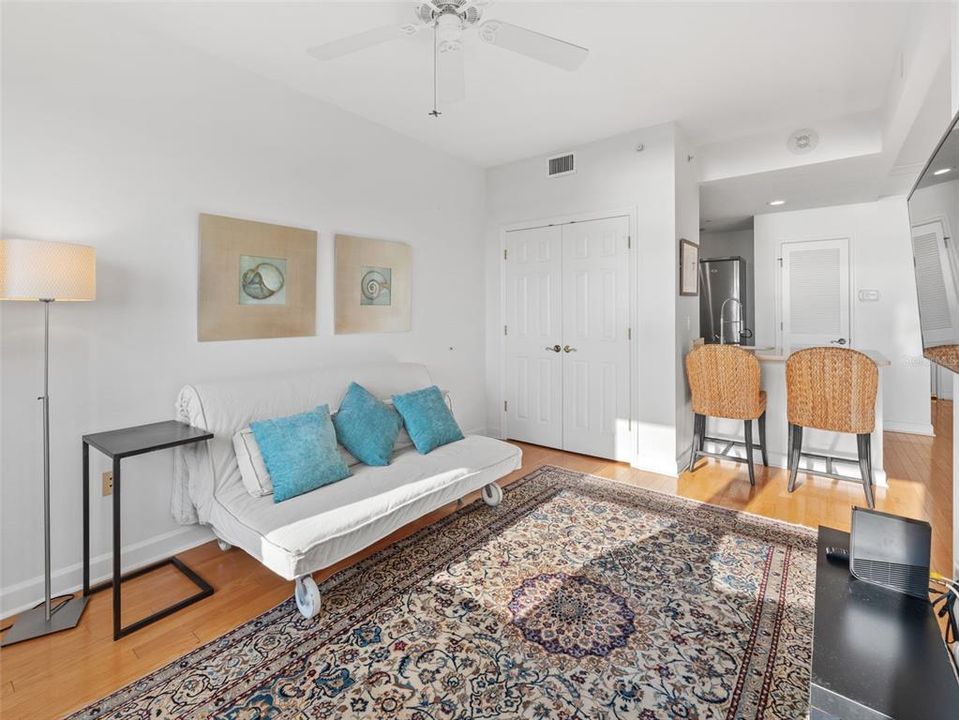 For Sale: $749,000 (1 beds, 1 baths, 990 Square Feet)