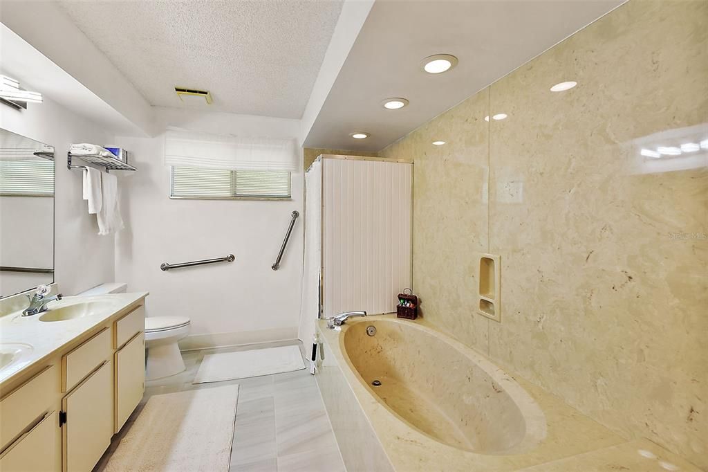待售: $249,900 (3 贝兹, 2 浴室, 1800 平方英尺)