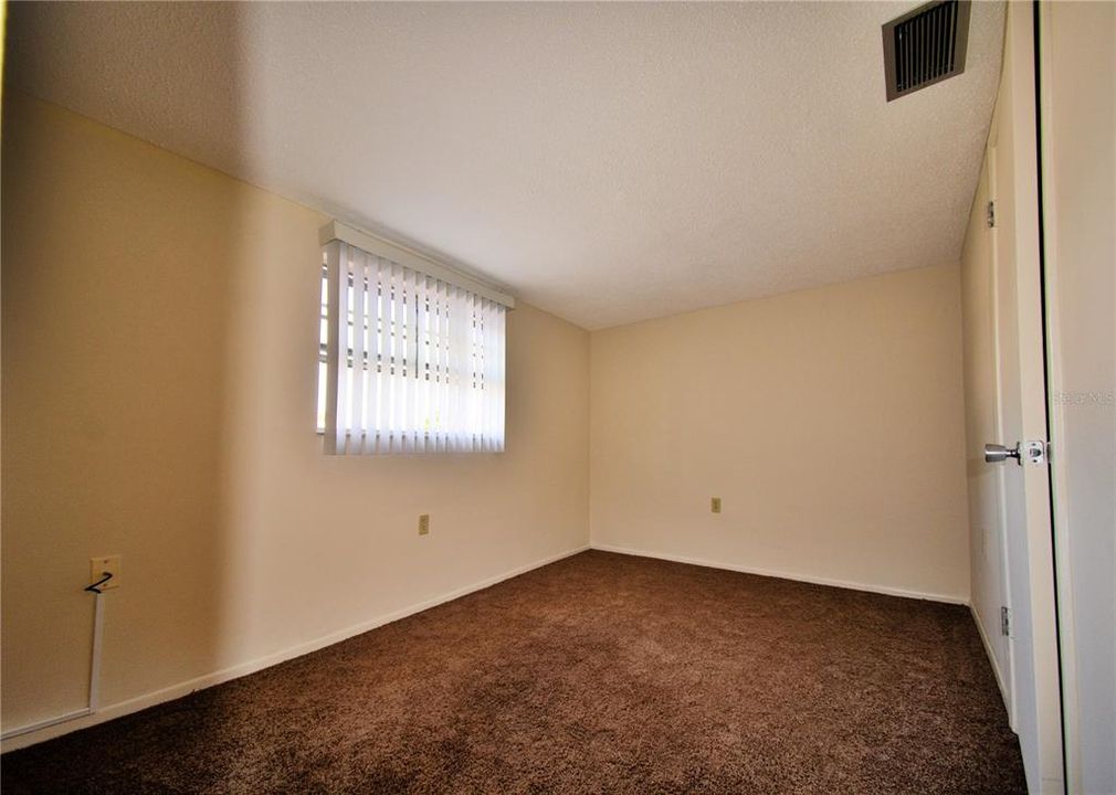 Active With Contract: $1,290 (2 beds, 1 baths, 744 Square Feet)