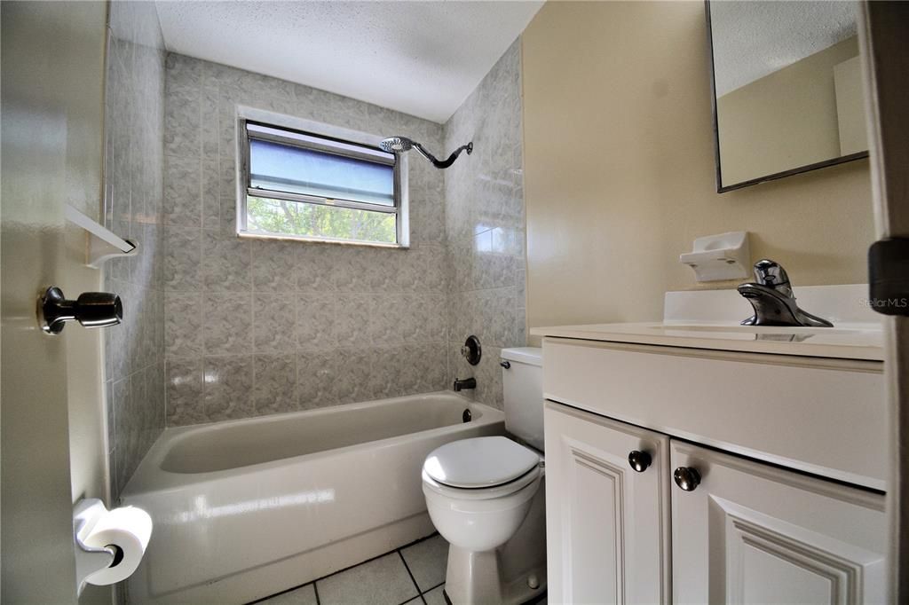 Active With Contract: $1,290 (2 beds, 1 baths, 744 Square Feet)