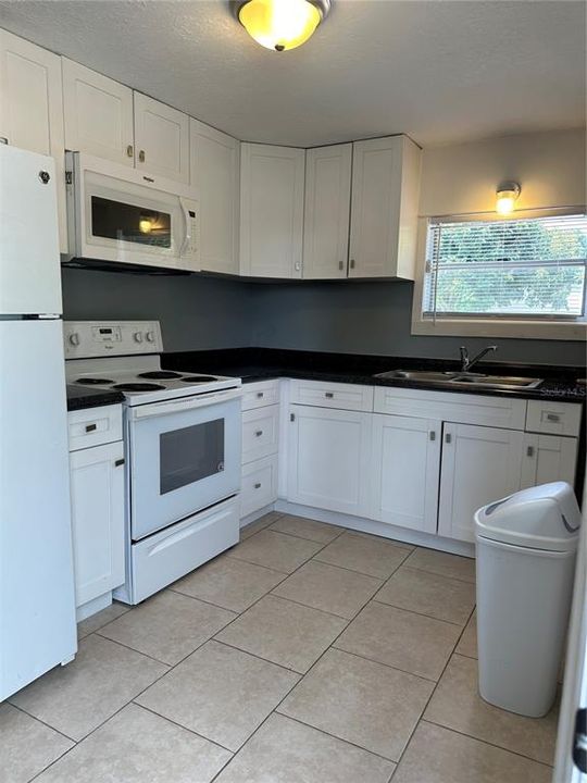 Active With Contract: $950 (2 beds, 1 baths, 800 Square Feet)