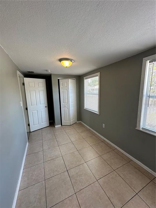 Active With Contract: $950 (2 beds, 1 baths, 800 Square Feet)