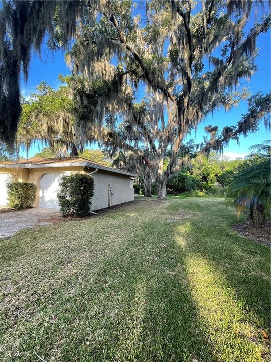 Active With Contract: $499,900 (3 beds, 2 baths, 2035 Square Feet)