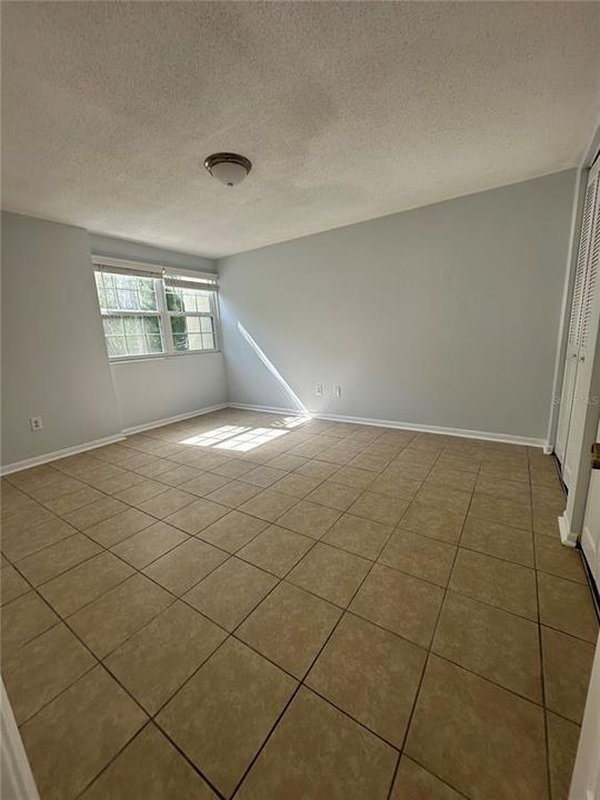 For Rent: $1,300 (2 beds, 1 baths, 850 Square Feet)